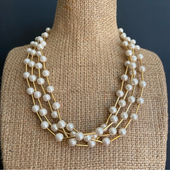 Avon Jewelry - Elegant Avon Gold tone & faux Pearl Necklace